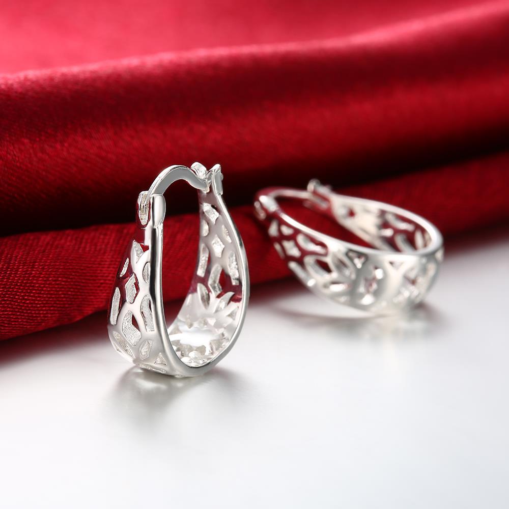 Wholesale Trendy Silver Geometric Clip Earring Classic U shape Hollow Flower Earrings Charm Women Party Gift Fashion Engagement Jewelry TGCLE035 2