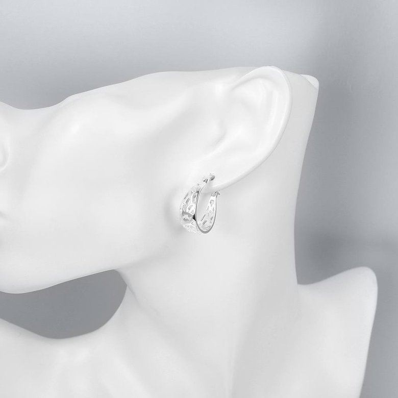 Wholesale Trendy Silver Geometric Clip Earring Classic U shape Hollow Flower Earrings Charm Women Party Gift Fashion Engagement Jewelry TGCLE035 4