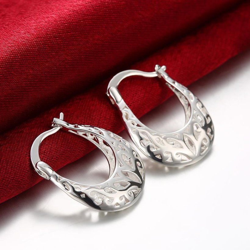 Wholesale Trendy Silver Geometric Clip Earring Classic U shape Hollow Flower Earrings Charm Women Party Gift Fashion Engagement Jewelry TGCLE037 2