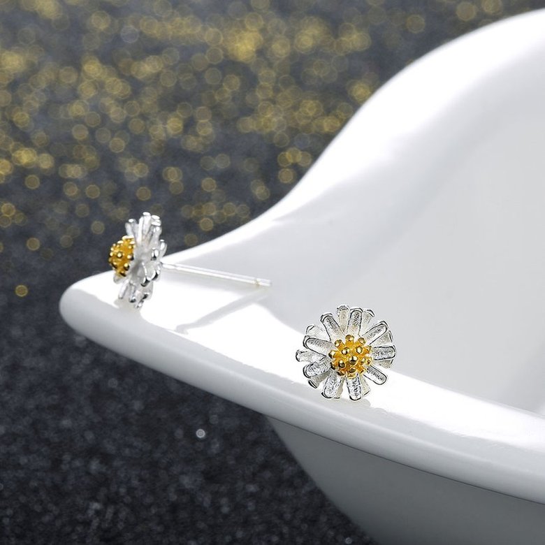 Wholesale New Fashion Sterling Earrings Female Daisy Chrysanthemum Earrings Korean Fresh Sun Flower Jewelry New Product Launch TGSLE206 3