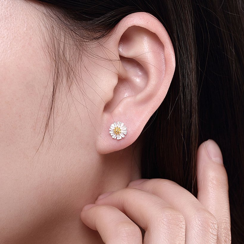 Wholesale New Fashion Sterling Earrings Female Daisy Chrysanthemum Earrings Korean Fresh Sun Flower Jewelry New Product Launch TGSLE206 4