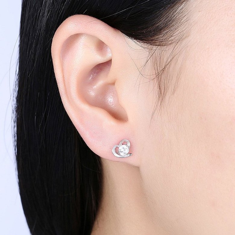 Wholesale Fashion romantic 925 Sterling Silver Stud Earrings High Quality Woman Fashion Jewelry New Heart-shaped Zircon Hot Sale Earrings TGSLE008 0