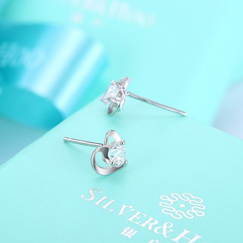 Wholesale Fashion romantic 925 Sterling Silver Stud Earrings High Quality Woman Fashion Jewelry New Heart-shaped Zircon Hot Sale Earrings TGSLE008 2