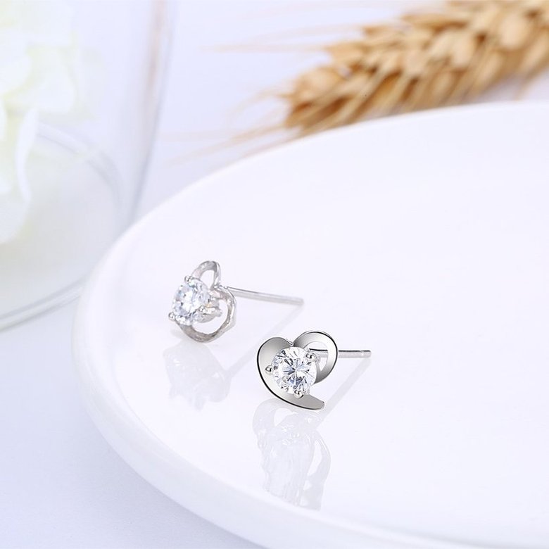 Wholesale Fashion romantic 925 Sterling Silver Stud Earrings High Quality Woman Fashion Jewelry New Heart-shaped Zircon Hot Sale Earrings TGSLE008 3