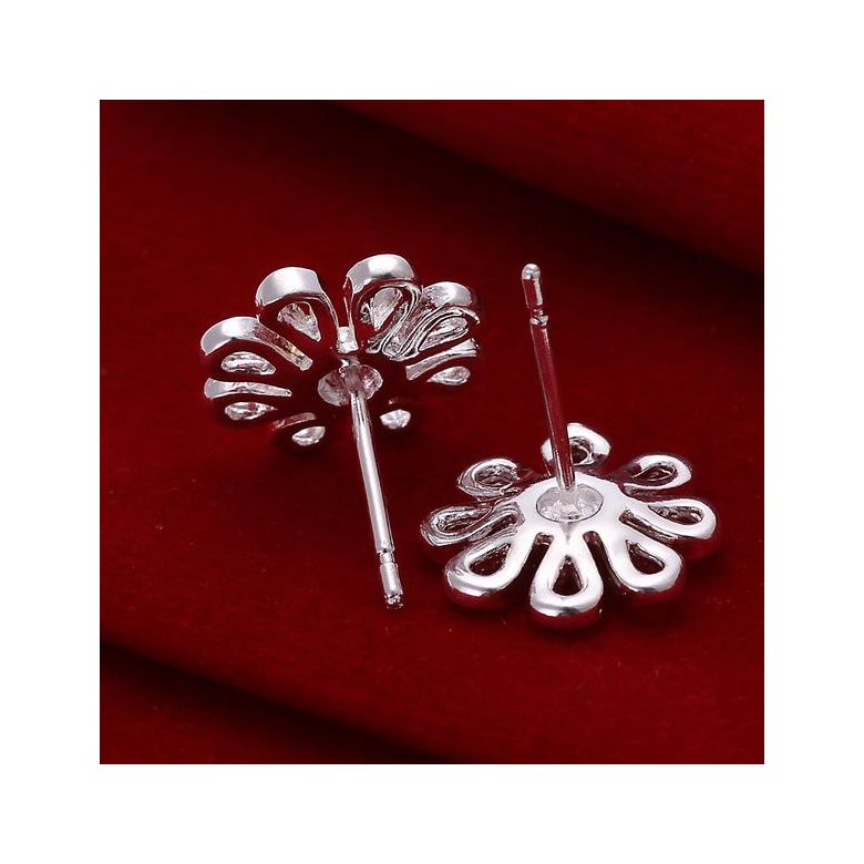 Wholesale Trendy simple Silver Plant Stud Earring Daisy Flower Stud Earrings Women Anniversary Engagement Jewelry Gift TGSPE123 1