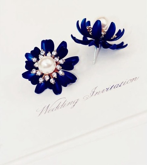 Wholesale 2020 fashion crystal rhinestone stud earrings  noble blue flowers earrings for women jewelry VGE004 2