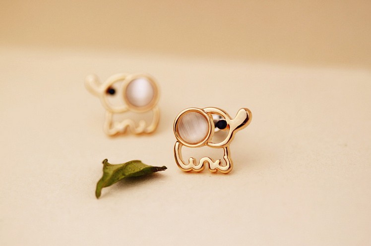 Wholesale Fashion wholesale jewelry Minimalist Elephant Earrings Simple Cute Animal Ear Studs VGE008 1