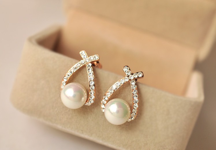 Wholesale 2020 New Fashion Jewelry Simulated Pearl Drop Earrings Cute For Women Shiny Crystal Wedding Jewelry Elegant VGE009 1