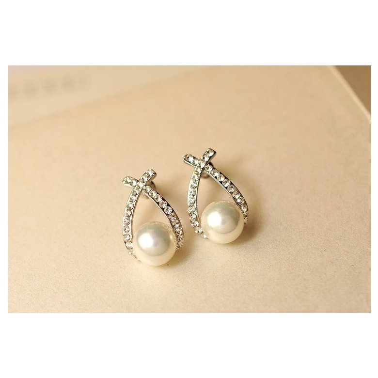 Wholesale 2020 New Fashion Jewelry Simulated Pearl Drop Earrings Cute For Women Shiny Crystal Wedding Jewelry Elegant VGE009 2