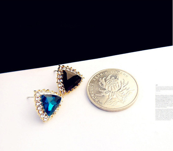 Wholesale New Fashion wholesale Jewelry Rhinestones Crystal Triangle Dazzling Stud Earring For Women Gift Girls VGE014 1