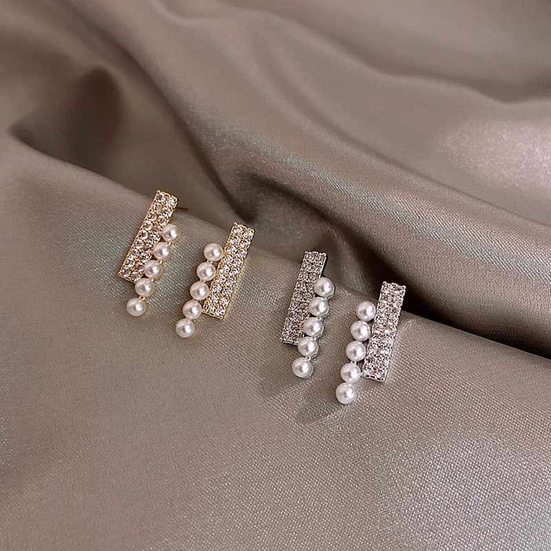 Wholesale 2020 New fashion jewelry for Women Pretty gift  Asymmetrical Pearl Drop Earrings VGE020 0