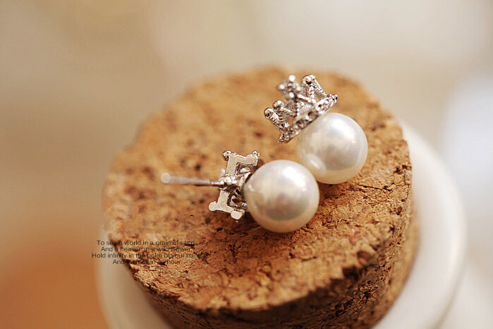 Wholesale High Quality Fashion Jewelry Gold Color Crown Crystal Stud Earrings Sweet Romantic Pearl Stud Earrings For Women VGE032 1