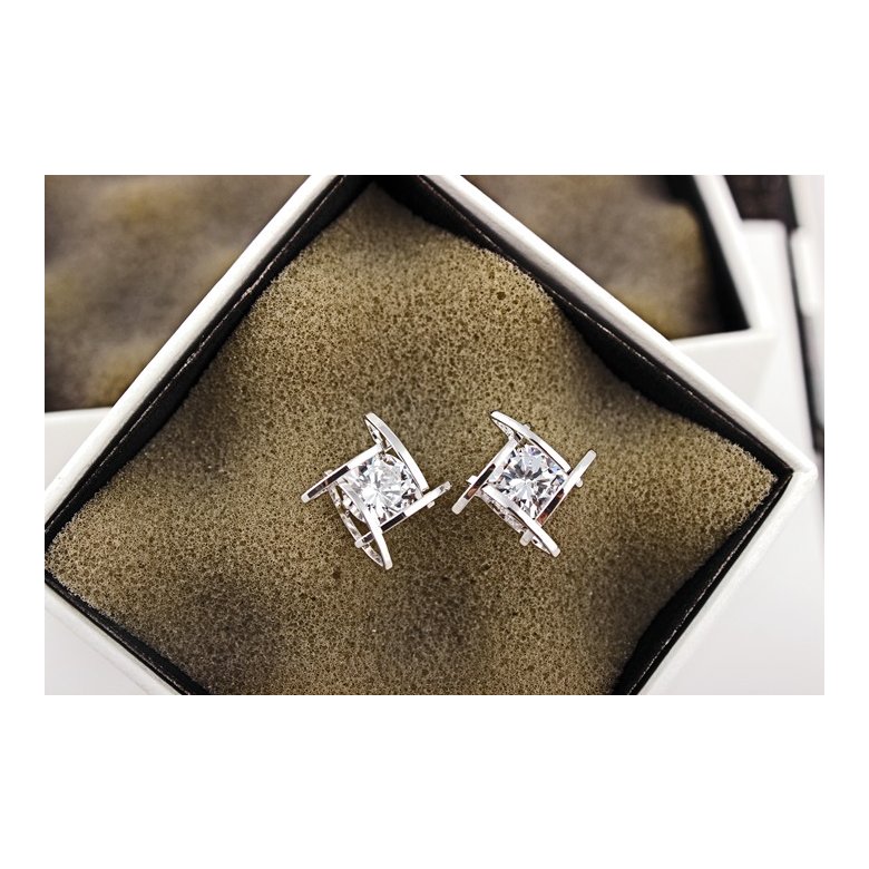 Wholesale Women's earrings 2020  new jewelry geometric hollow square triangle zircon earring Europe fashion banquet jewelry VGE044 0