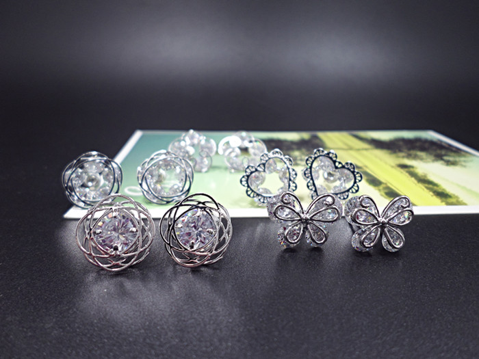 Wholesale Classic  Flower Zircon Stud Earrings  Crystal Ear Stud Earrings Fashion Jewelry VGE051 1