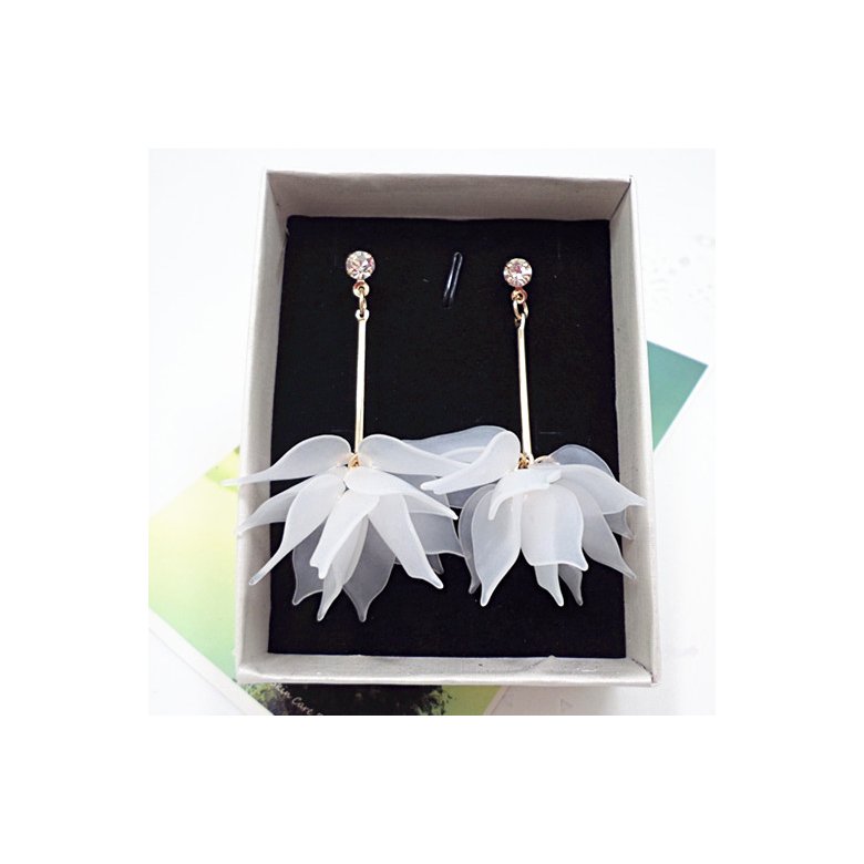 Wholesale Korean Elegant Transparent Acrylic Flower Petal Beads Stud Earrings For Women Summer Holiday Jewelry VGE067 2