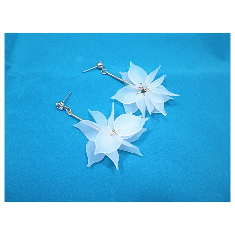 Wholesale Korean Elegant Transparent Acrylic Flower Petal Beads Stud Earrings For Women Summer Holiday Jewelry VGE067 3