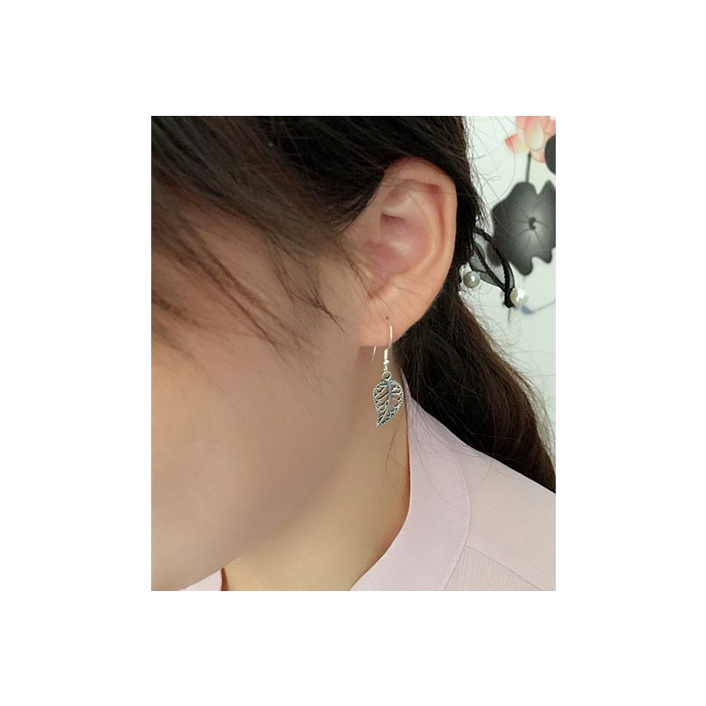 Wholesale Fashion Vintage Leaf Drop Earrings For Women Boho Statement Pendientes Long Earrings VGE075 3