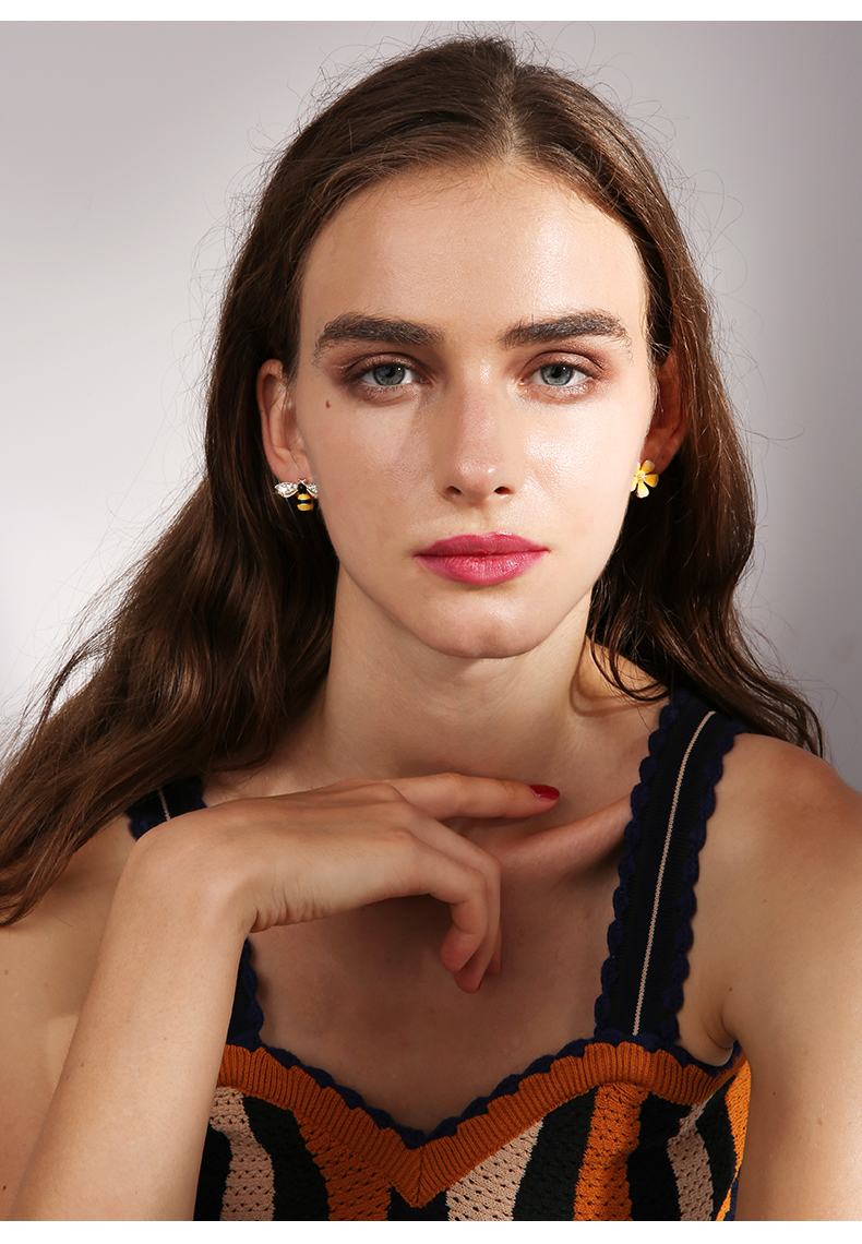 Wholesale 2020 Cute New Flower Bee Asymmetric Earrings Zircon Earrings Fashion Jewelry Punk Stud Earrings for Women Girls Gift VGE078 1