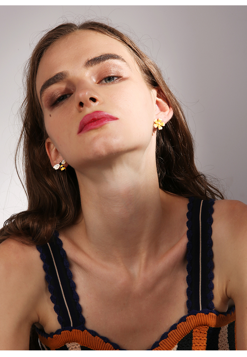 Wholesale 2020 Cute New Flower Bee Asymmetric Earrings Zircon Earrings Fashion Jewelry Punk Stud Earrings for Women Girls Gift VGE078 2