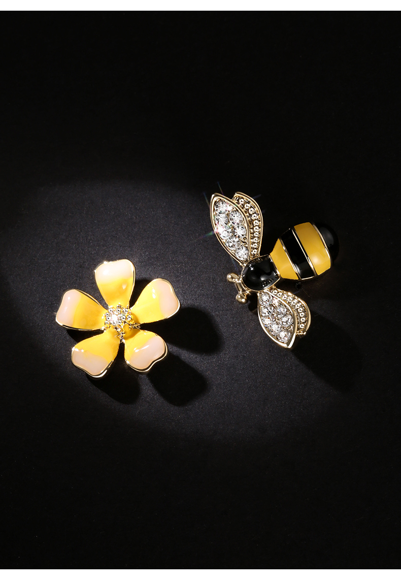 Wholesale 2020 Cute New Flower Bee Asymmetric Earrings Zircon Earrings Fashion Jewelry Punk Stud Earrings for Women Girls Gift VGE078 5