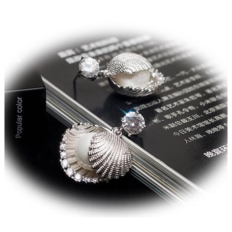 Wholesale Dominated 2020 metal shell design exquisite shining crystal Fashion temperament contracted pearl Drop earrings  VGE080 4