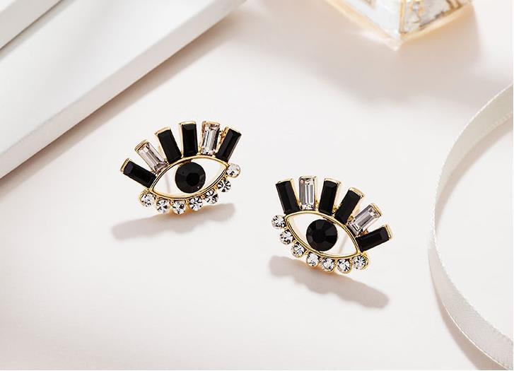 Wholesale Europe Design Vintage Eye Shape Stud Earrings For Women Fashion Personality Rhinestone Oorbellen Femme Trendy Ear Jewelry VGE098 1