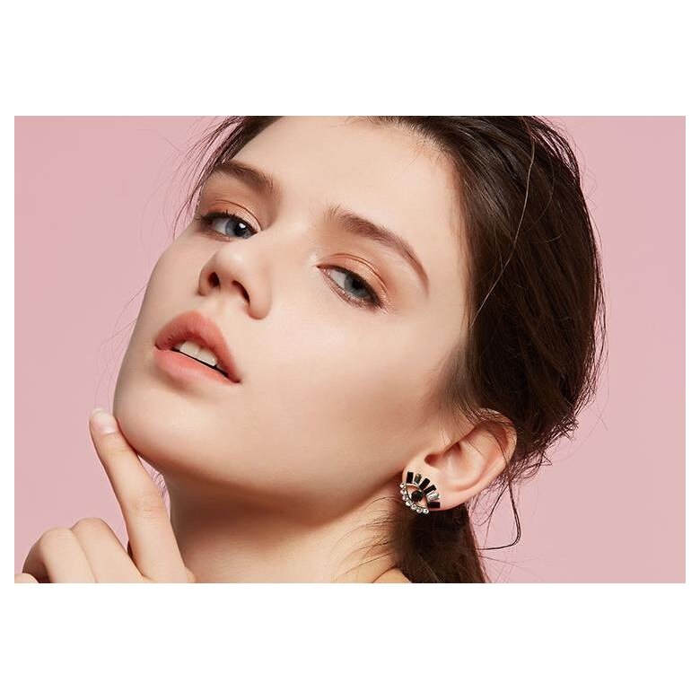 Wholesale Europe Design Vintage Eye Shape Stud Earrings For Women Fashion Personality Rhinestone Oorbellen Femme Trendy Ear Jewelry VGE098 4