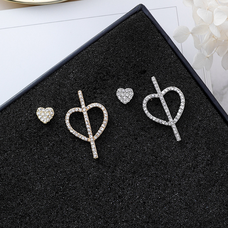 Wholesale Trendy Crystal Heart Women Dangle Earrings Asymmetric Metal Love Earrings For Women Drops Earrings  VGE113 2