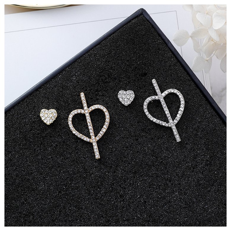 Wholesale Trendy Crystal Heart Women Dangle Earrings Asymmetric Metal Love Earrings For Women Drops Earrings  VGE113 2