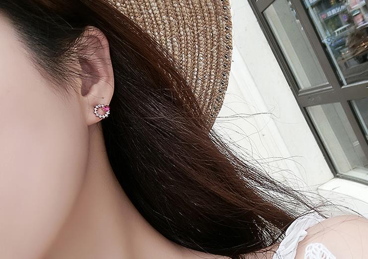 Wholesale 2020 New Arrival Classic Hollow Zircon Love Heart Stud Earrings For Women zircon Crystal Fashion Jewelry VGE158 5