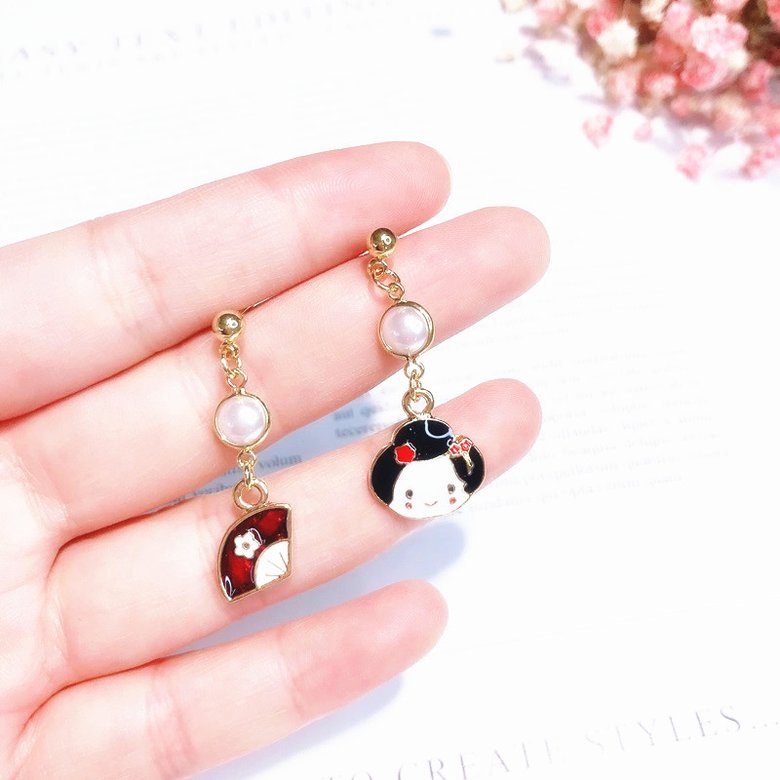 Wholesale Cartoon Cute Design Asymmetric Metal Japanese Geisha Fan Drop Earrings Long Dangle Earrings Christmas Gift VGE159 1