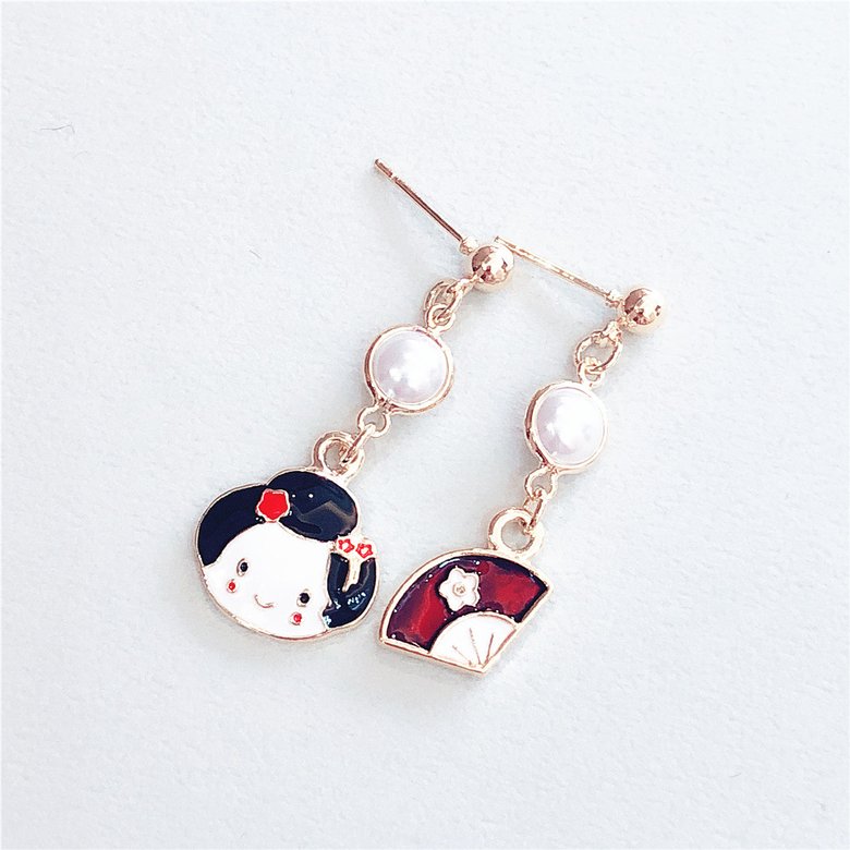 Wholesale Cartoon Cute Design Asymmetric Metal Japanese Geisha Fan Drop Earrings Long Dangle Earrings Christmas Gift VGE159 2