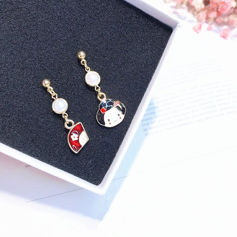 Wholesale Cartoon Cute Design Asymmetric Metal Japanese Geisha Fan Drop Earrings Long Dangle Earrings Christmas Gift VGE159 3