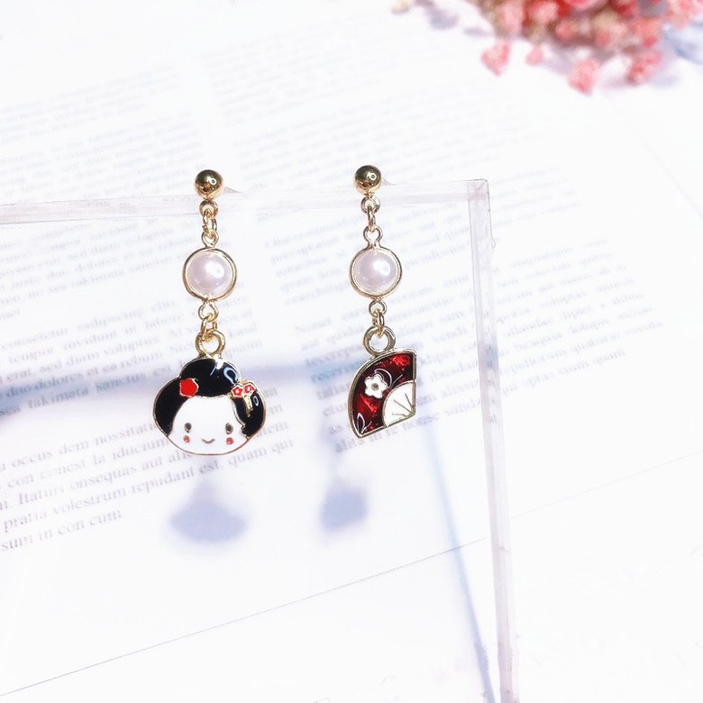 Wholesale Cartoon Cute Design Asymmetric Metal Japanese Geisha Fan Drop Earrings Long Dangle Earrings Christmas Gift VGE159 4