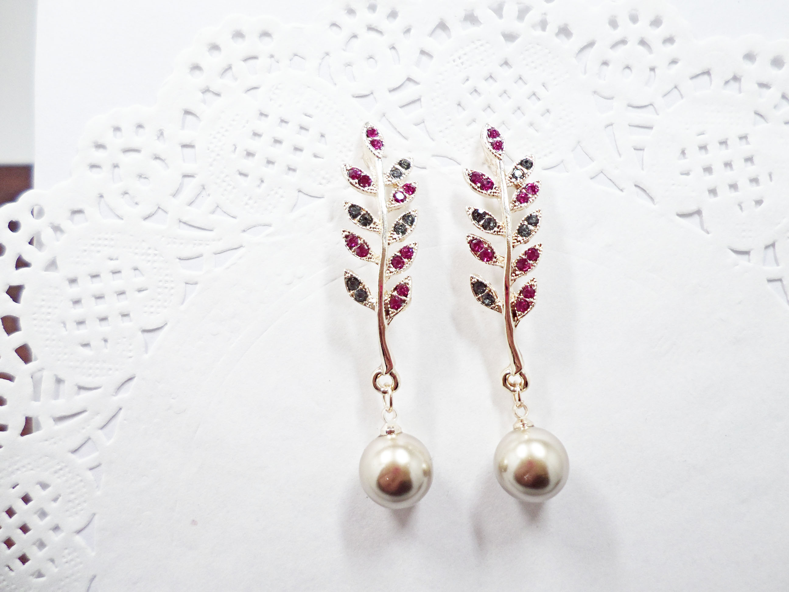 Wholesale Fashion Jewelry Pearl Pendant Leaves Branches Earrings Temperament Women Alloy Earrings For Female Gift Water Drop Earrings VGE160 4