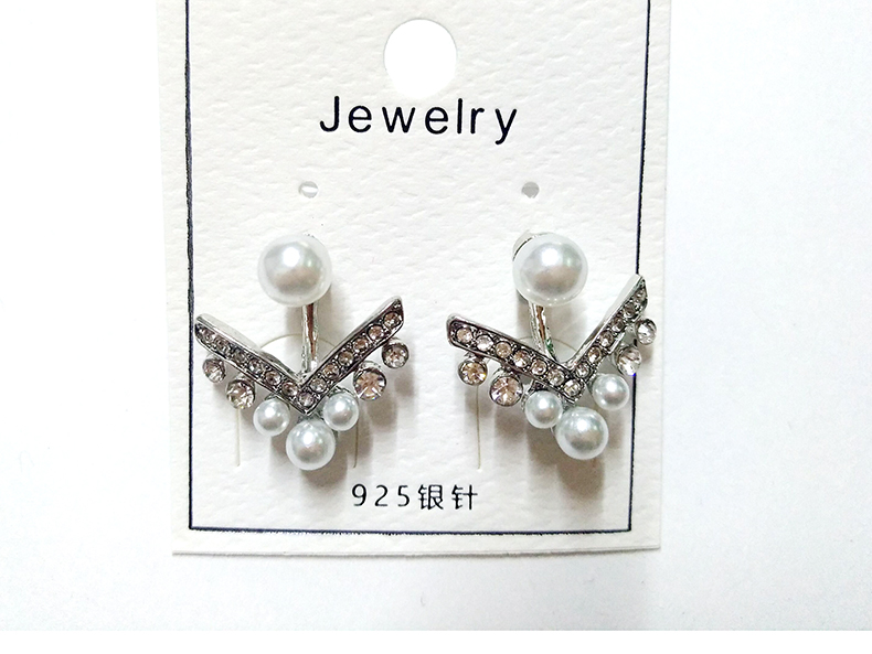 Wholesale V-shaped Pearl Earrings Female Korean Temperament zircon Earrings Ladies Small Earrings wholesale Jewelry from China VGE171 4