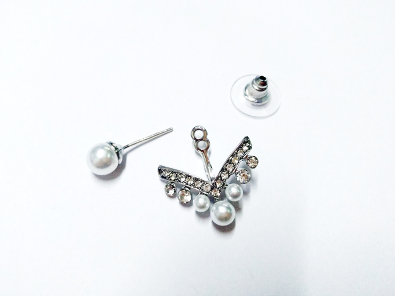 Wholesale V-shaped Pearl Earrings Female Korean Temperament zircon Earrings Ladies Small Earrings wholesale Jewelry from China VGE171 5