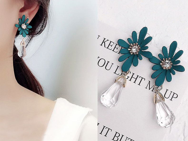 Wholesale Dominated The new 2020 Vintage flower small pure and fresh and fashion contracted crystal long Women Drop earrings VGE177 0