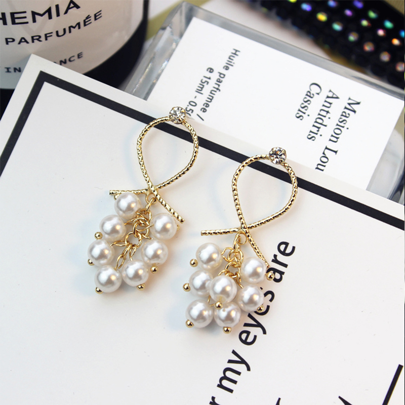 Wholesale 2020 European American new exaggerated fashion rhinestone earrings grape string pearl dangle earrings hipster jewelry gift VGE178 1
