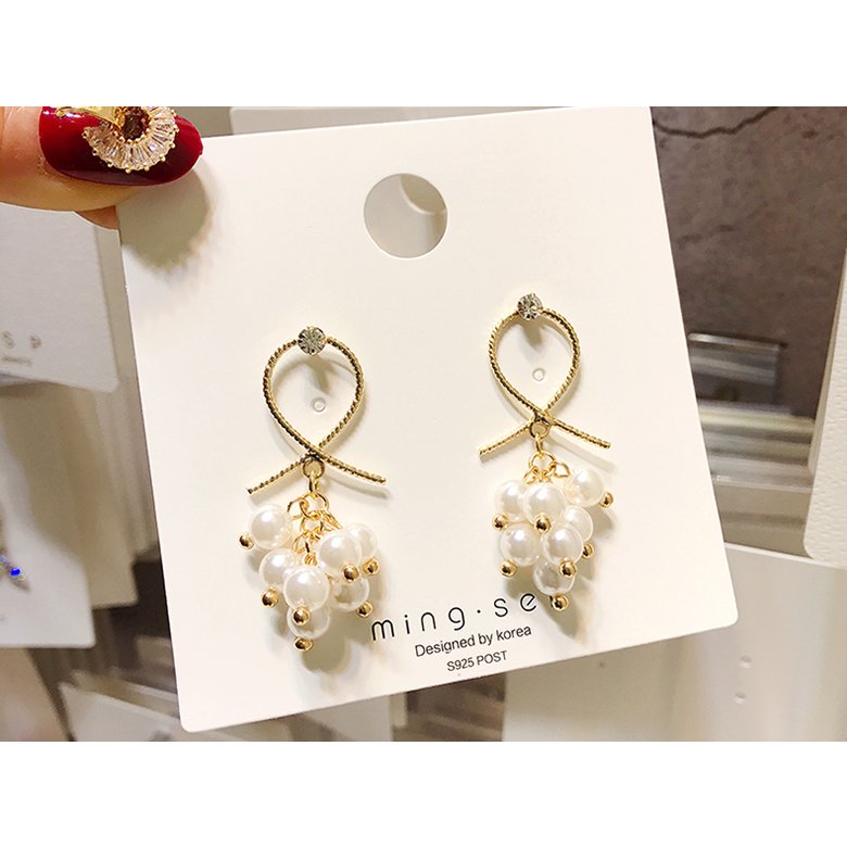 Wholesale 2020 European American new exaggerated fashion rhinestone earrings grape string pearl dangle earrings hipster jewelry gift VGE178 4