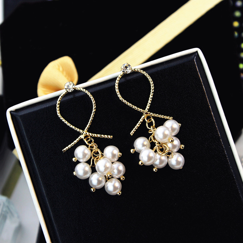 Wholesale 2020 European American new exaggerated fashion rhinestone earrings grape string pearl dangle earrings hipster jewelry gift VGE178 5