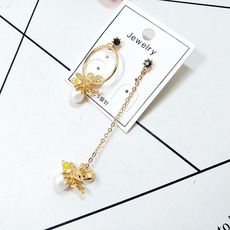 Wholesale High Quality Hot Design Honey Zircon Asymmetric Bee Pearl Earrings Golden For Women Fashion Luxury Jewelry VGE181 0