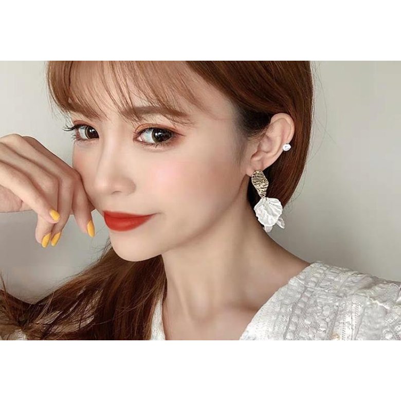 Wholesale Korean White Acrylic Flower Petal Drop Earrings For Women's Fashion Statement Shell Flower Trend Alloy Pendant Earring Jewellery VGE183 2