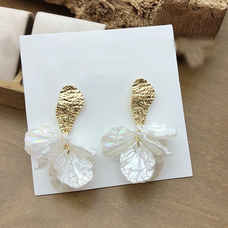 Wholesale Korean White Acrylic Flower Petal Drop Earrings For Women's Fashion Statement Shell Flower Trend Alloy Pendant Earring Jewellery VGE183 3