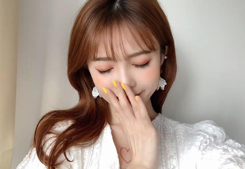 Wholesale Korean White Acrylic Flower Petal Drop Earrings For Women's Fashion Statement Shell Flower Trend Alloy Pendant Earring Jewellery VGE183 5