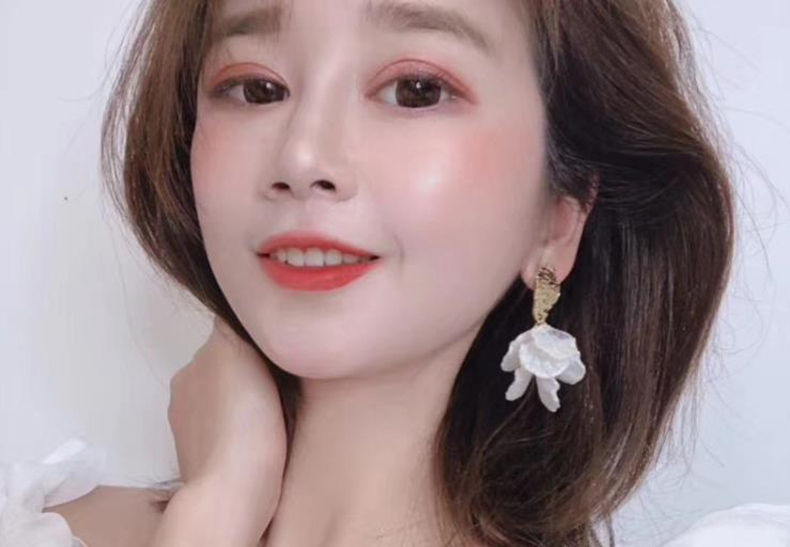 Wholesale Korean White Acrylic Flower Petal Drop Earrings For Women's Fashion Statement Shell Flower Trend Alloy Pendant Earring Jewellery VGE183 6
