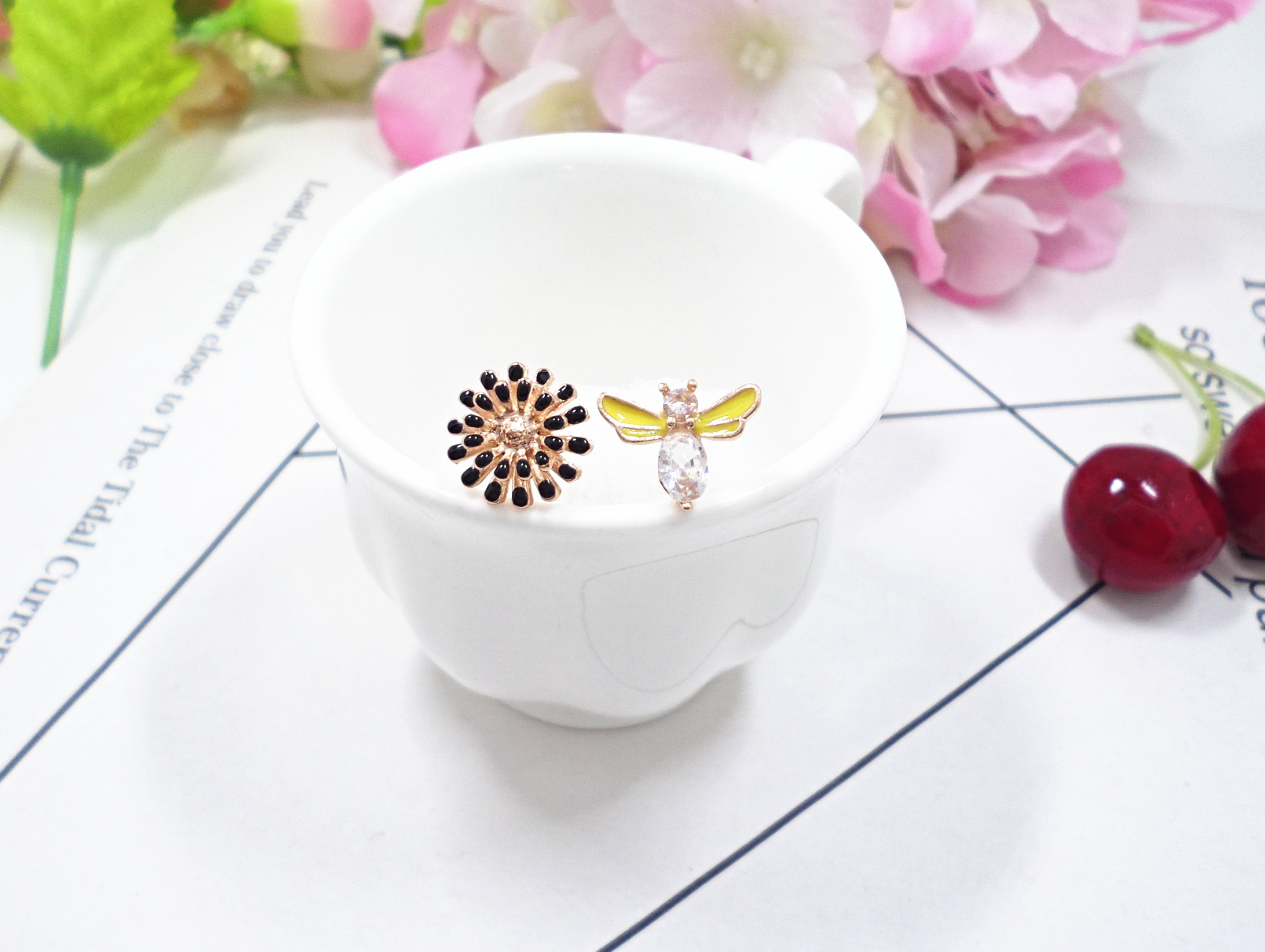 Wholesale Lot Zinc Alloy Metal Cute Bee Sunflower Shape Enamel Charms Fashion Earring Bracelet Making Pendants VGE185 3