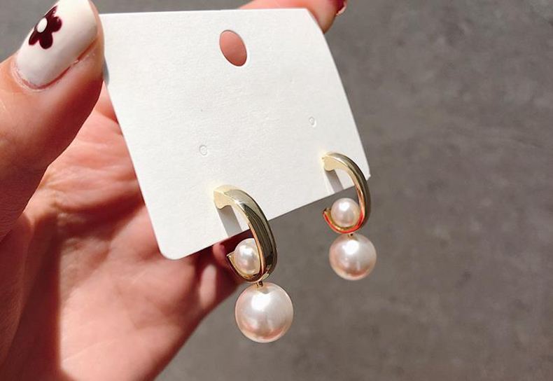 Wholesale jewelry form China Creative Big Pearl Earrings For Women 2020 New Jewelry Simple Elegant Party Earings VGE188 3