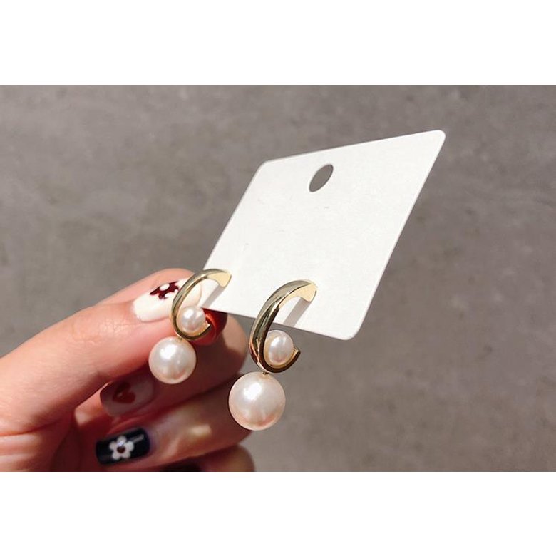 Wholesale jewelry form China Creative Big Pearl Earrings For Women 2020 New Jewelry Simple Elegant Party Earings VGE188 4