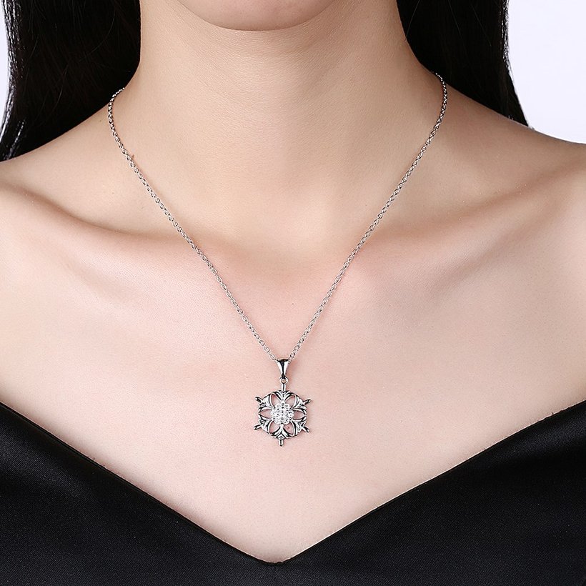 Wholesale Ladies Necklace Creative Snowflake flower Crystal Necklace Pendant Clavicle For Women Fashion Pendant Jewelry Accessories Gift TGGPN402 0